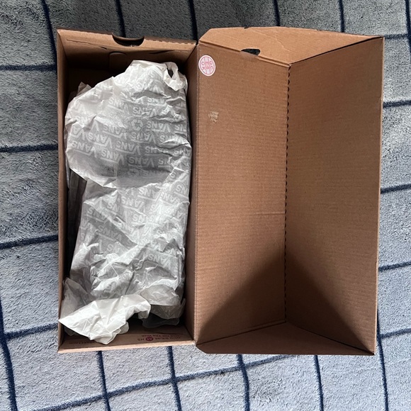 Brand new men’s size 6, ladies size 7.5 all black vans slip ons - Picture 4 of 5